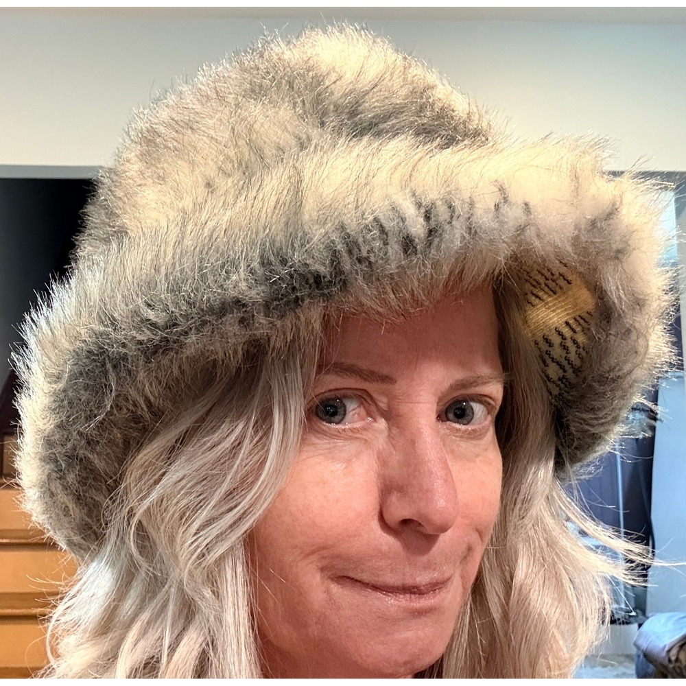 Winkelman's Vintage Faux Fur Cloche Hat Grey White Winter Plush Bucket Hat - Picture 10 of 10
